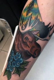 手臂彩色老校色麋鹿林山林纹身图案
