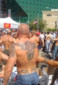 背部个性的部落公牛纹身图案