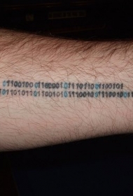 手臂二进制码数字纹身图案