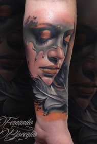 彩色欧美女郎羽毛纹身图案