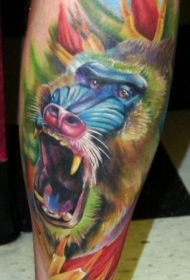 手臂生动的彩色狒狒头纹身图案