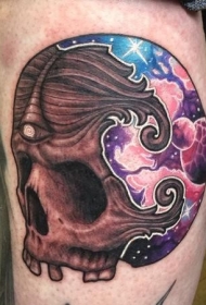 腿部新风格的彩色骷髅与空间纹身图案