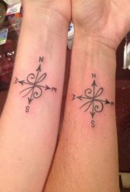 情侣手腕凯尔特花纹指南针纹身图案