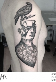 大臂黑色的小鸟和字母男性纹身图案