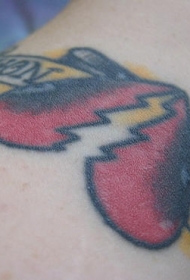 手臂彩色碎裂爱心与英文纹身图片