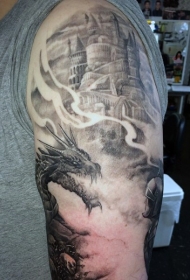 手臂美丽的彩绘大城堡与龙纹身图案