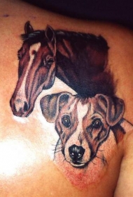 写实马和可爱狗纹身图案