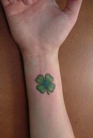 经典四叶草手腕纹身图案