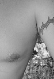 倒钩带刺的臂环纹身图案