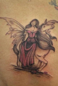 肩部彩色公主和独角兽纹身图案