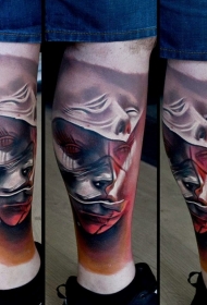 腿部彩色神秘的人类脸纹身图案