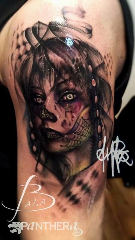 肩部新学校风格的黑棕色妇女纹身图案