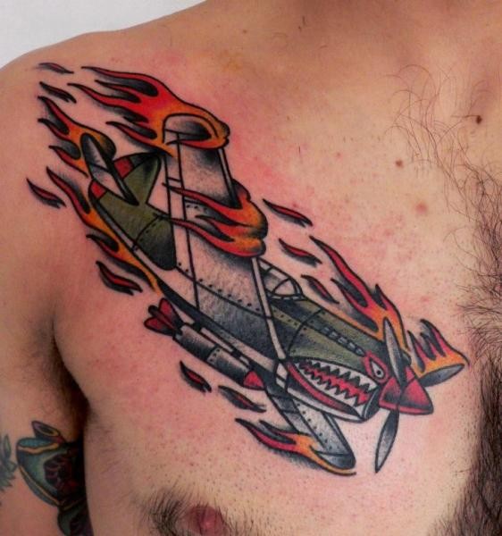 old school彩色胸部燃烧的飞机纹身图案