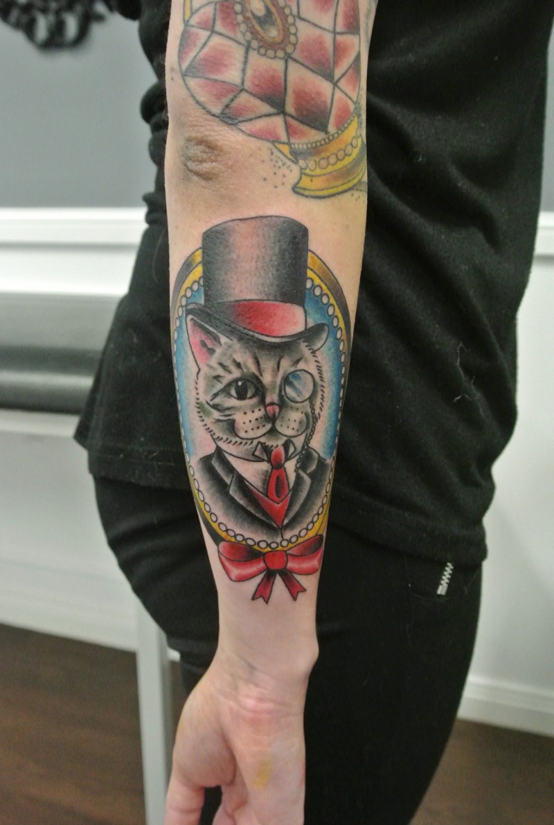 手臂卡通老猫绅士纹身图案