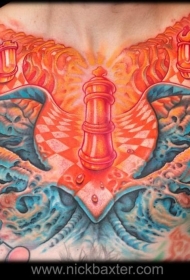 胸部独特的五彩棋发光纹身图案