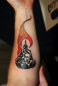 手臂黑色佛像剪影纹身图案