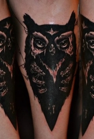 腿部老派风格的彩色猫头鹰纹身图案