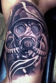 大臂内侧写实风格士兵防毒面具纹身图案