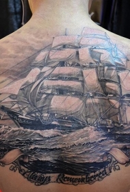 背部非常惊险的大帆船与波浪纹身图案