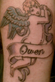 蓝色翅膀小天使和字母纹身图案