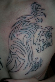 胸部线条狼部落纹身图案