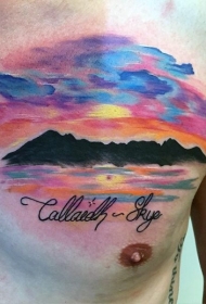 胸部非常美丽的五彩山与字母纹身图案