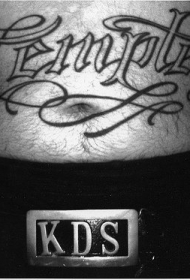 腹部黑色英文花体纹身图案