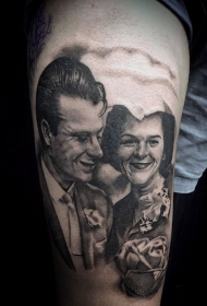 写实风格黑白情侣肖像纹身图案