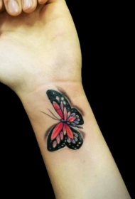 手腕立体的蝴蝶纹身图案