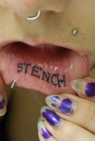 嘴唇简约英文字母纹身图案