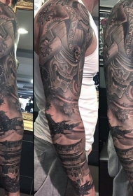 手臂惊人的黑白武士头盔纹身图案