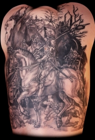 背部中世纪战士和马纹身图案