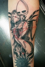 手臂彩色怪物夫妇与花形装饰纹身