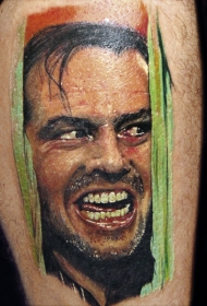 腿部彩色的电影人物肖像纹身图片
