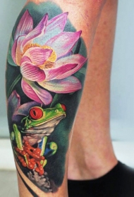 腿部现实主义风格彩色青蛙与莲花纹身