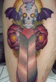 腿部彩色骷髅剑与玫瑰纹身图案