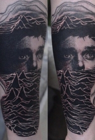 个性波浪线和人物肖像组合纹身图案