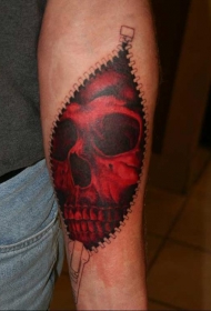 手臂逼真的皮下骷髅头纹身图案