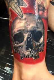 腿部彩色人颅骨部分纹身图案