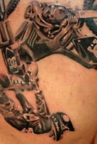 背部自由式越野摩托车纹身图案