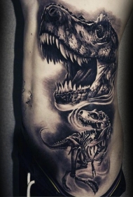 侧肋写实风格黑色逼真恐龙骨架纹身图案