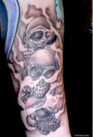 卡通风格神秘的骷髅纹身图案