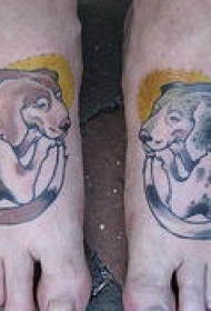 两只脚背的狗纹身图案