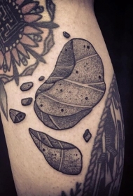 小腿简单的黑色破碎石头纹身图案