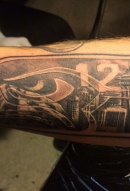 小臂经典的黑色城市景观和数字纹身图案