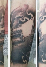 难以置信的黑色吉他手臂纹身图案