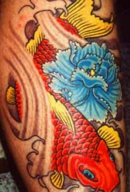 old school鲜艳的鲤鱼花卉纹身图案