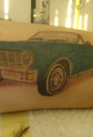 蓝色经典的敞篷车纹身图案
