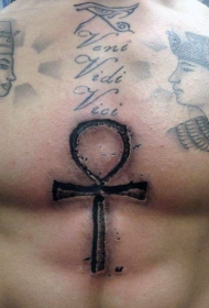 胸部古代黑色埃及符号十字架纹身图案
