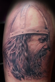 肩部棕色哭泣的战士纹身图案